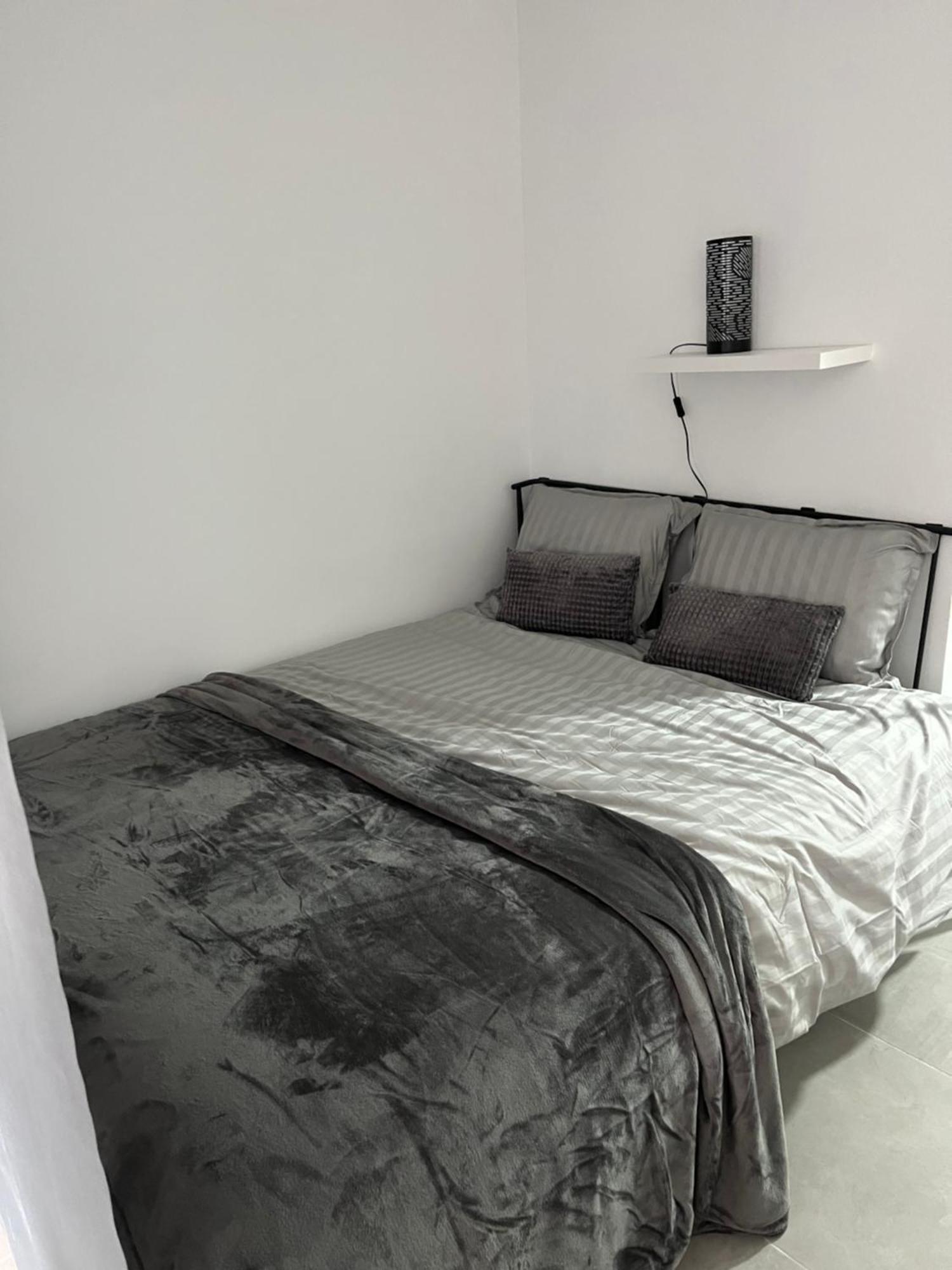 Apartment 1 Minute Walking From Playa Del Cura ตอร์เรเวียคา ภายนอก รูปภาพ